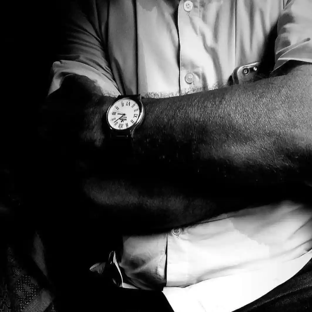 man-in-the-train-with-watch-digital-marketing-specialist-in-toronto